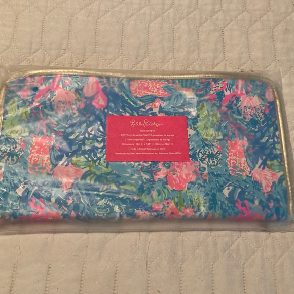 Lilly Pulitzer Accessories - Lilly Pulitzer Tropical Floral Travel Organizer